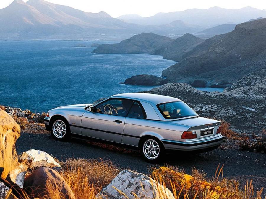  BMW 320i Convertible 1993 года  (фото 3 из 3)